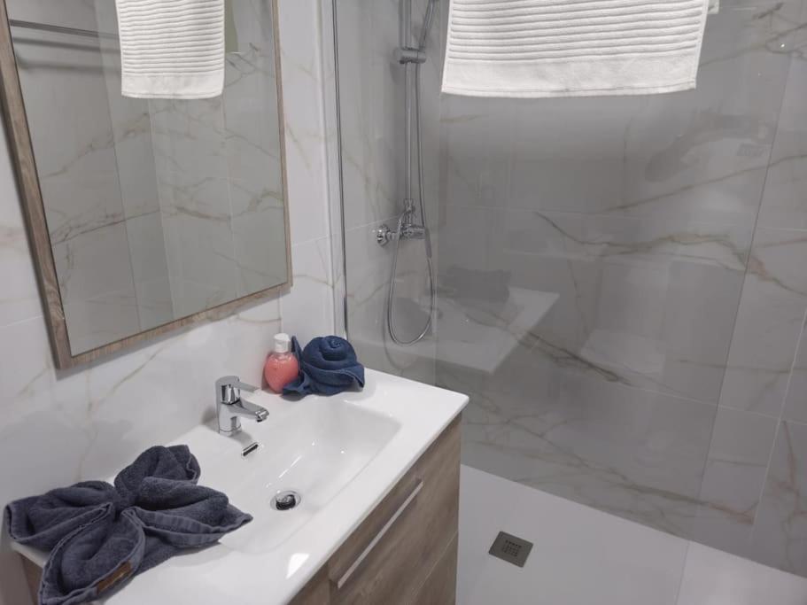 Tao City Center Apartment With Fee Wifi And Air Con By Namaste Elite トレモリノス エクステリア 写真