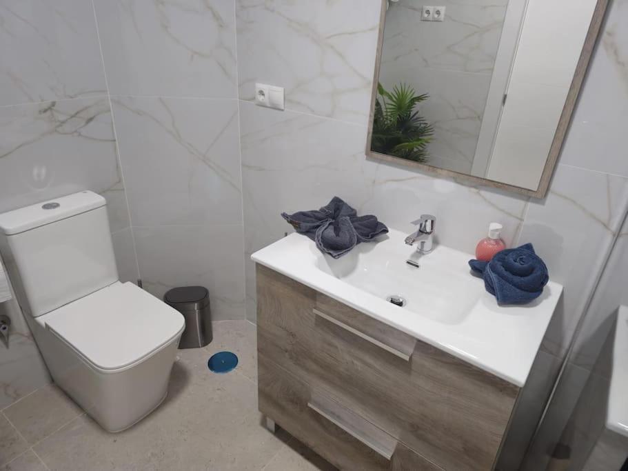 Tao City Center Apartment With Fee Wifi And Air Con By Namaste Elite トレモリノス エクステリア 写真