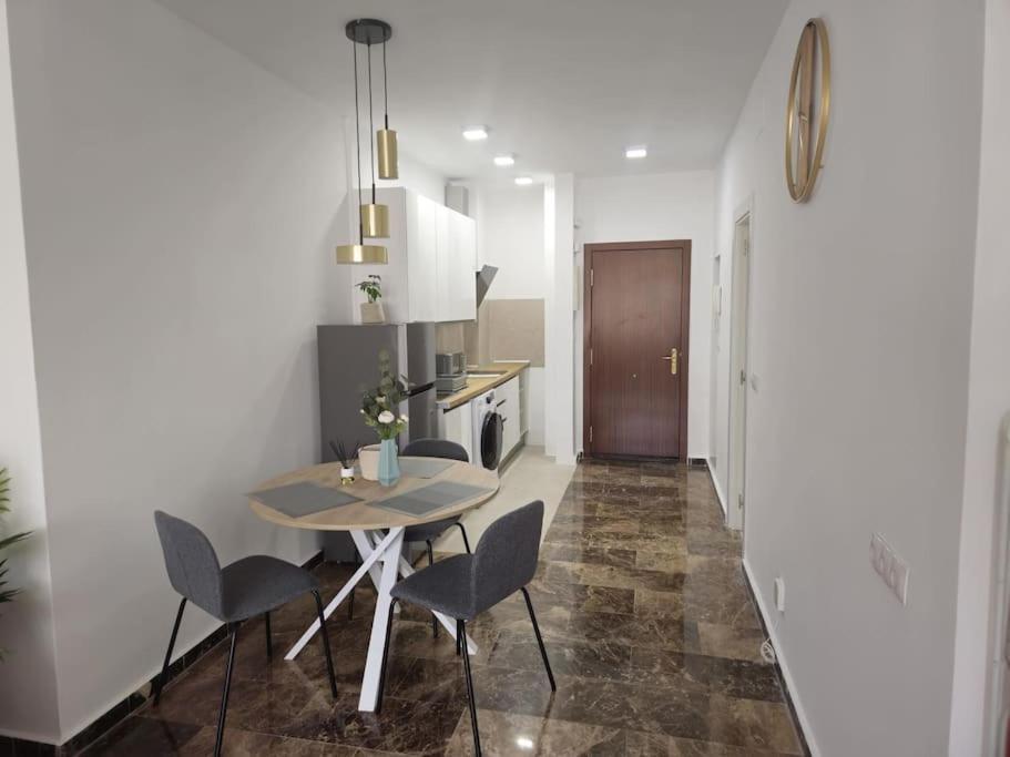 Tao City Center Apartment With Fee Wifi And Air Con By Namaste Elite トレモリノス エクステリア 写真
